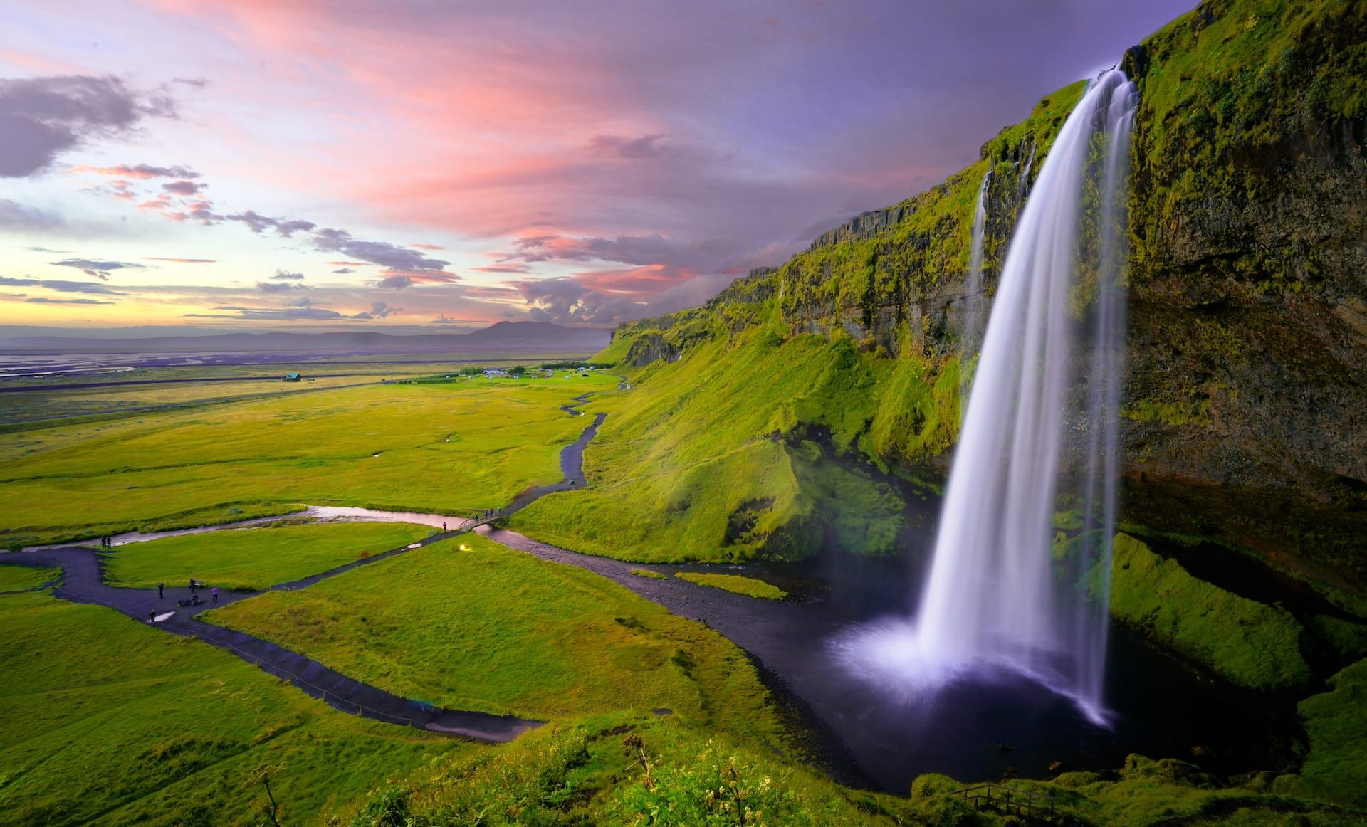 Moving to Iceland from the USA: The Ultimate Guide